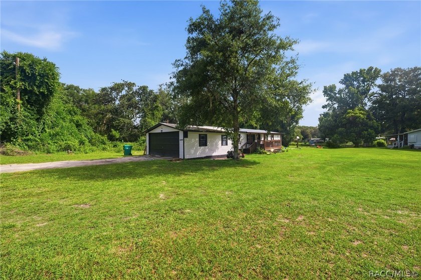 Located on a 0.19-acre corner lot in Floral City, this - photo 37