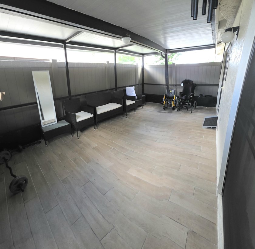 Welcome home to this beautifully upgraded 3 bedroom, 2 - photo 20