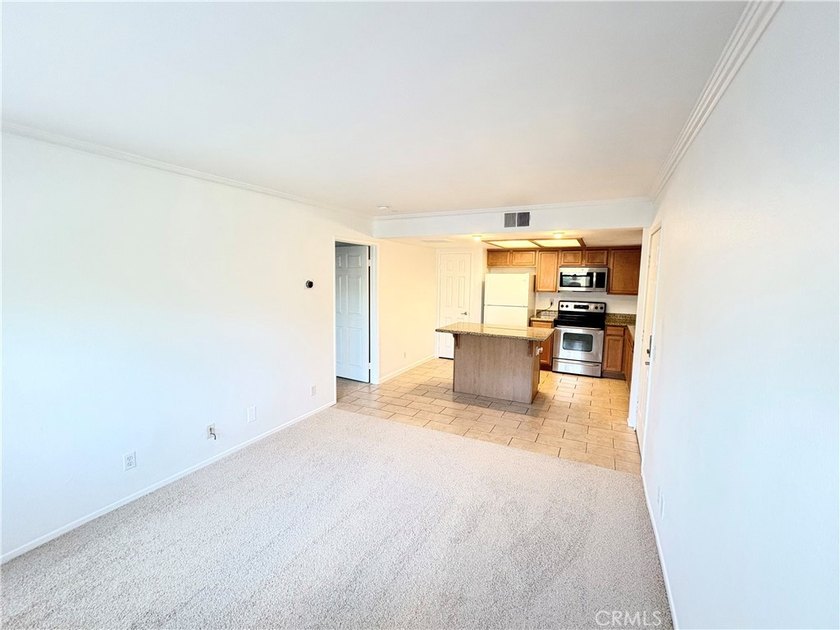 Recently upgraded and truly turnkey, this 1-bedroom, 1-bathroom - photo 11