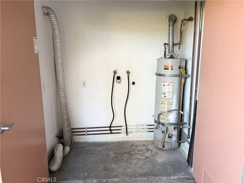 Recently upgraded and truly turnkey, this 1-bedroom, 1-bathroom - photo 15