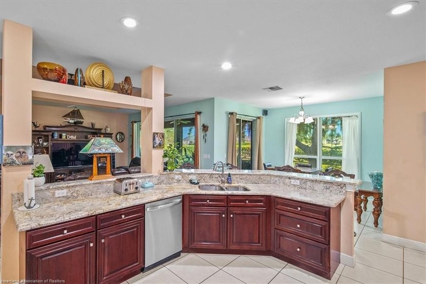 BEAUTIFUL GOLF COURSE HOME in The Country Club of Sebring. This - photo 13