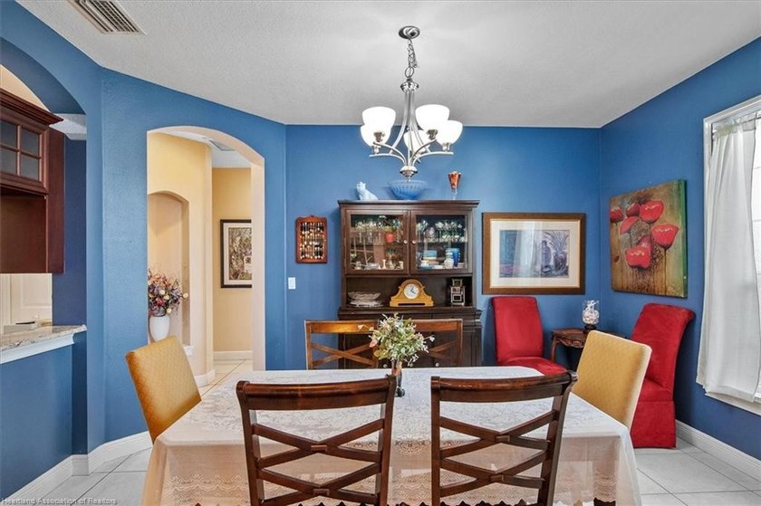 BEAUTIFUL GOLF COURSE HOME in The Country Club of Sebring. This - photo 16