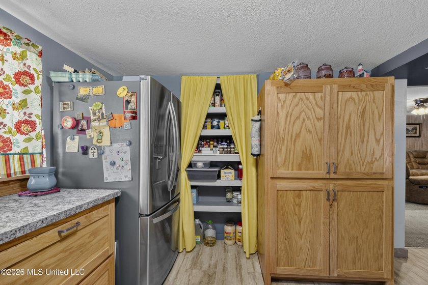 Charming 2-bedroom, 1-bath cottage in the highly sought-after - photo 19