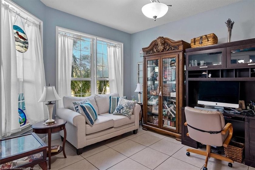 BEAUTIFUL GOLF COURSE HOME in The Country Club of Sebring. This - photo 20