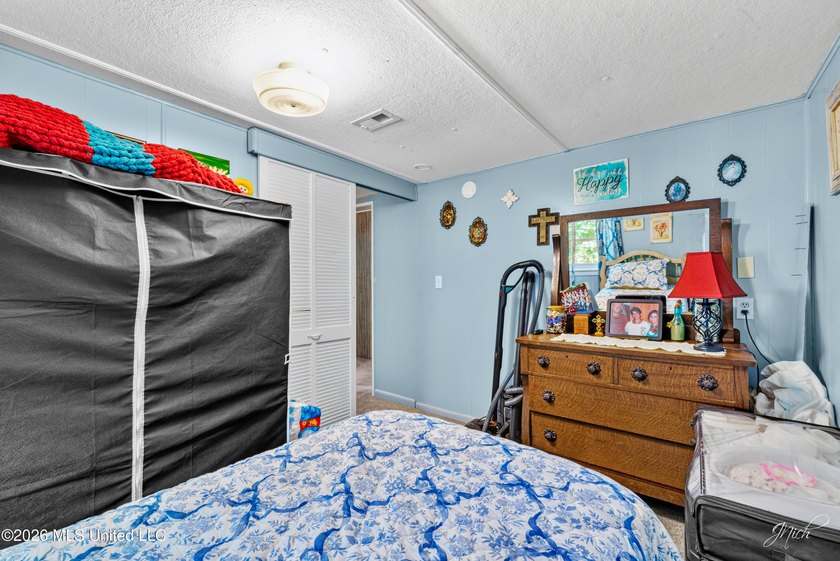 Charming 2-bedroom, 1-bath cottage in the highly sought-after - photo 20