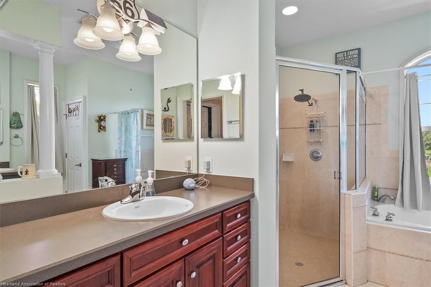 BEAUTIFUL GOLF COURSE HOME in The Country Club of Sebring. This - photo 25