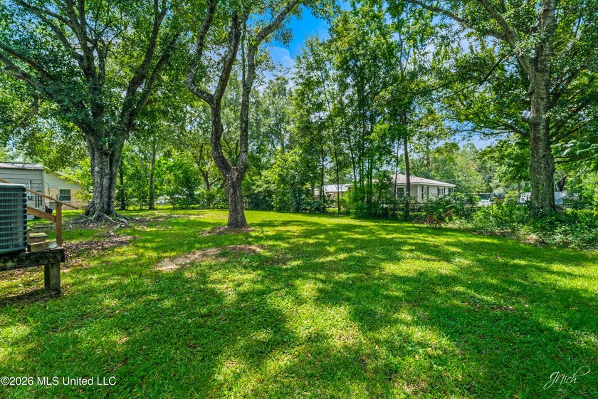 Charming 2-bedroom, 1-bath cottage in the highly sought-after - photo 25