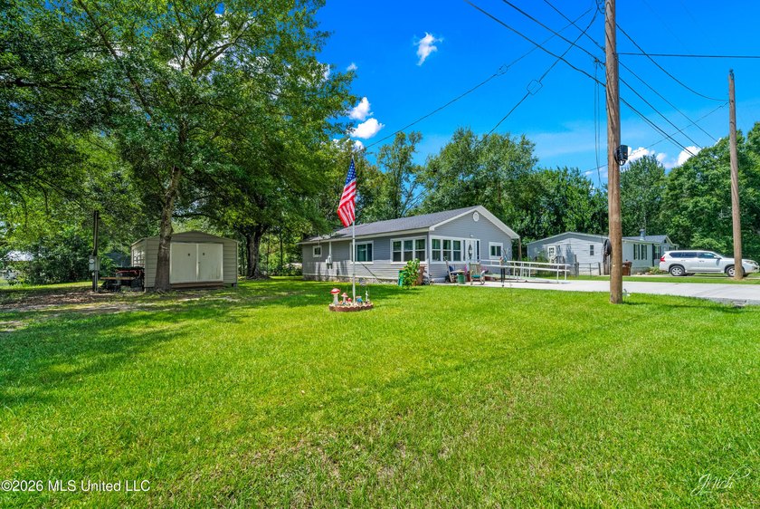 Charming 2-bedroom, 1-bath cottage in the highly sought-after - photo 27
