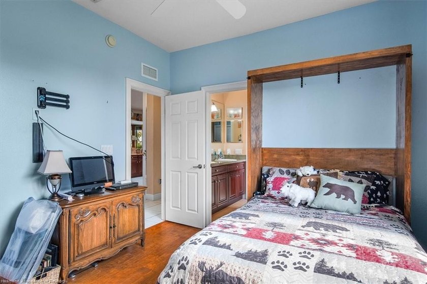 BEAUTIFUL GOLF COURSE HOME in The Country Club of Sebring. This - photo 34