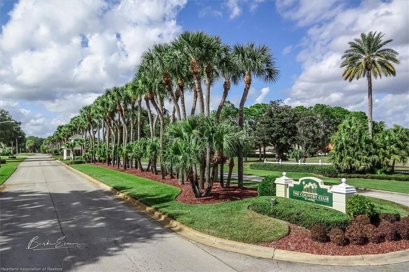 BEAUTIFUL GOLF COURSE HOME in The Country Club of Sebring. This - photo 47