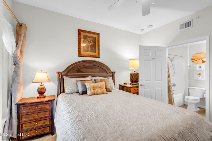 Beautifully furnished coastal condo with stunning views and - photo 12