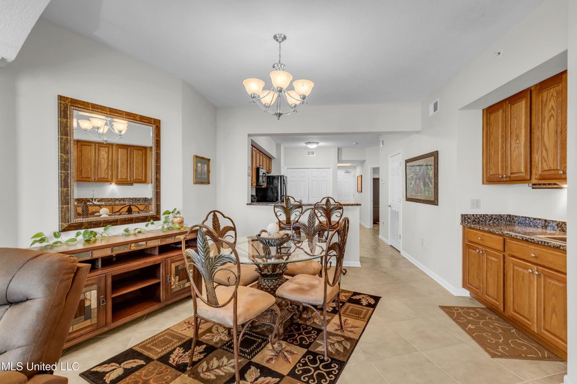Beautifully furnished coastal condo with stunning views and - photo 14