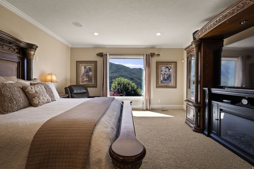 A rare mountain masterpiece where luxury living meets - photo 17