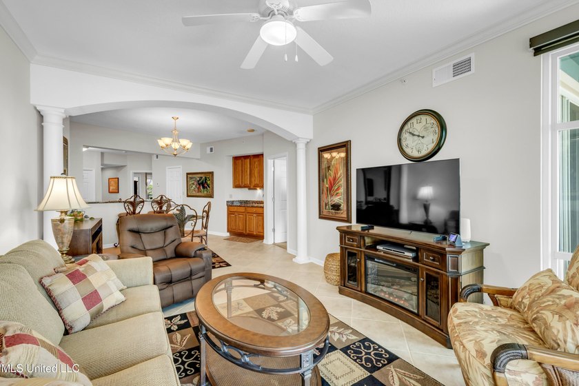 Beautifully furnished coastal condo with stunning views and - photo 19