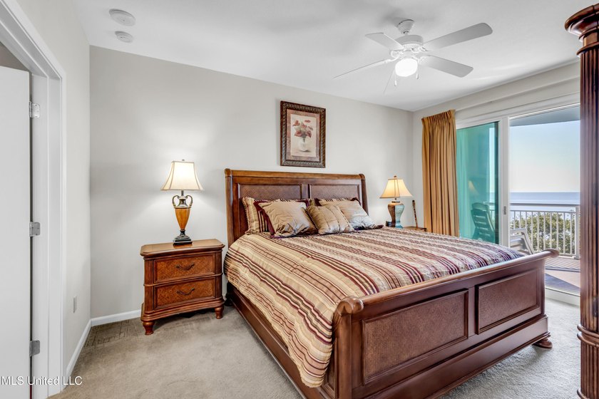 Beautifully furnished coastal condo with stunning views and - photo 21
