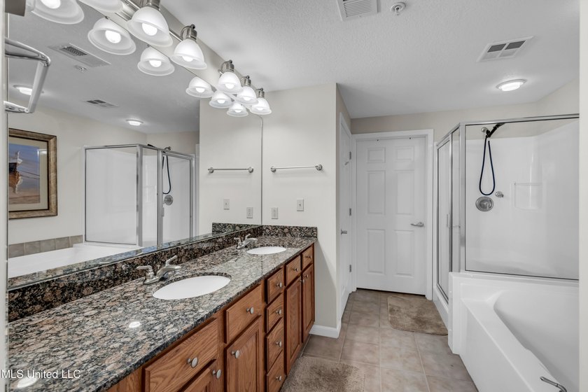 Beautifully furnished coastal condo with stunning views and - photo 24