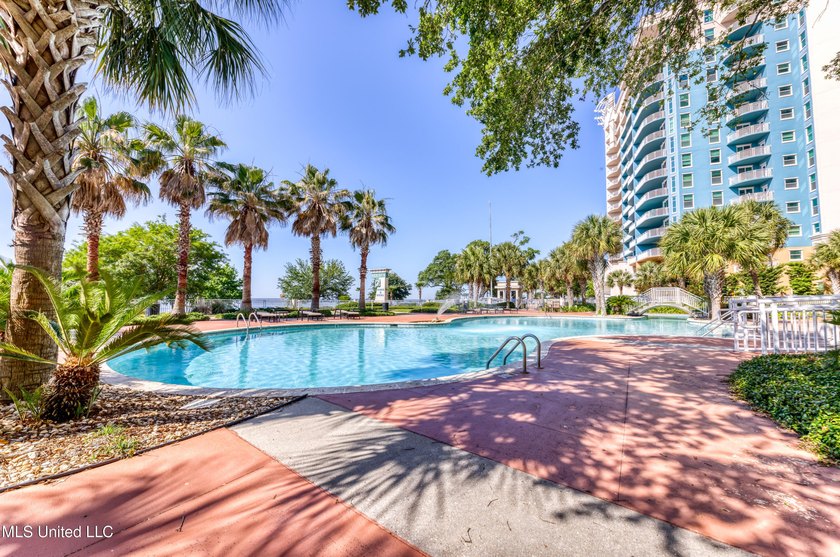 Beautifully furnished coastal condo with stunning views and - photo 35