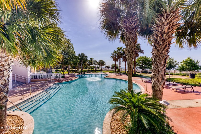 Beautifully furnished coastal condo with stunning views and - photo 38