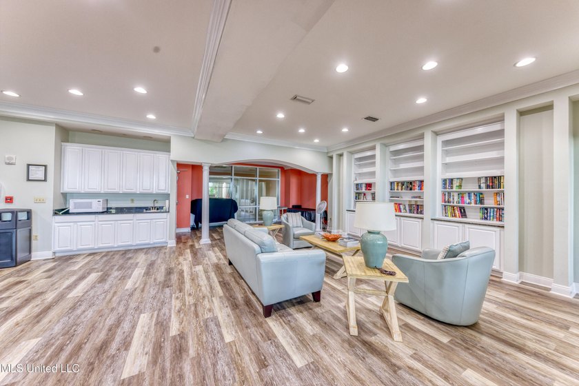 Beautifully furnished coastal condo with stunning views and - photo 41