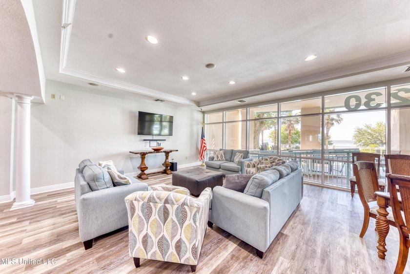 Beautifully furnished coastal condo with stunning views and - photo 42