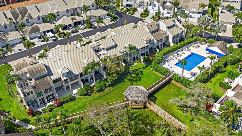Rarely available 4-bedroom, 3-bath townhouse in Jupiter Harbour - photo 4