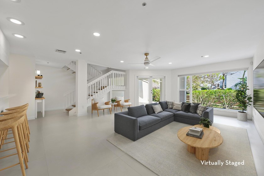 Rarely available 4-bedroom, 3-bath townhouse in Jupiter Harbour - photo 7