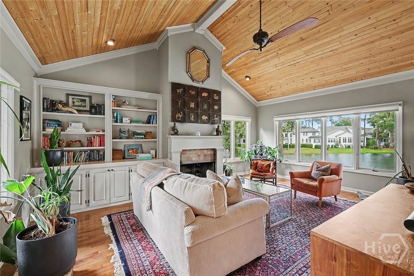 Welcome to *The Tree House* - a truly one-of-a-kind home nestled - photo 14
