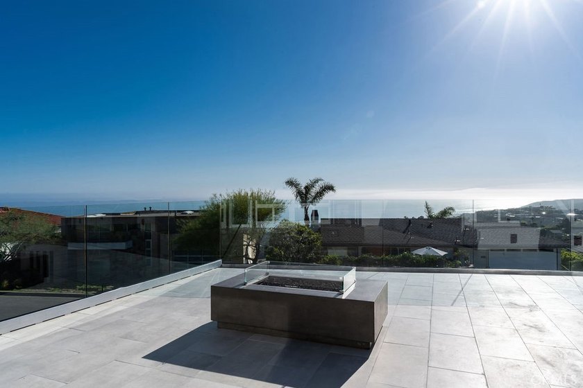 This newly renovated home with breathtaking 180-degree ocean - photo 28