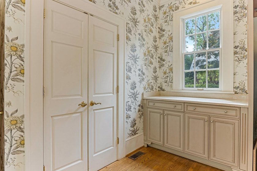 Classic architecture. Refined living. An exceptional setting - photo 16