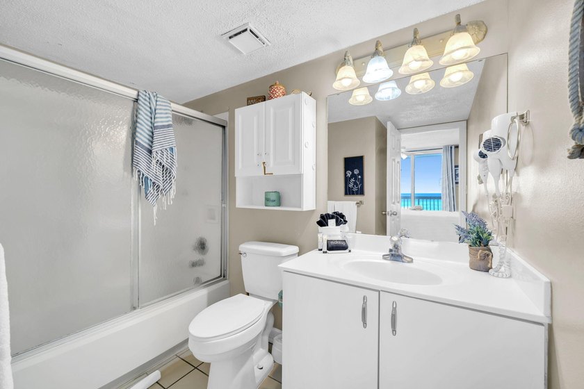 Live the Destin lifestyle from this beautifully updated - photo 18