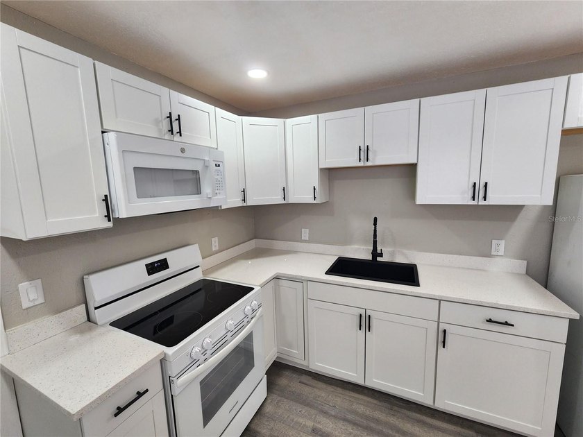 8 Unit Duplex portfolio in South Bradenton. There are a total of - photo 27