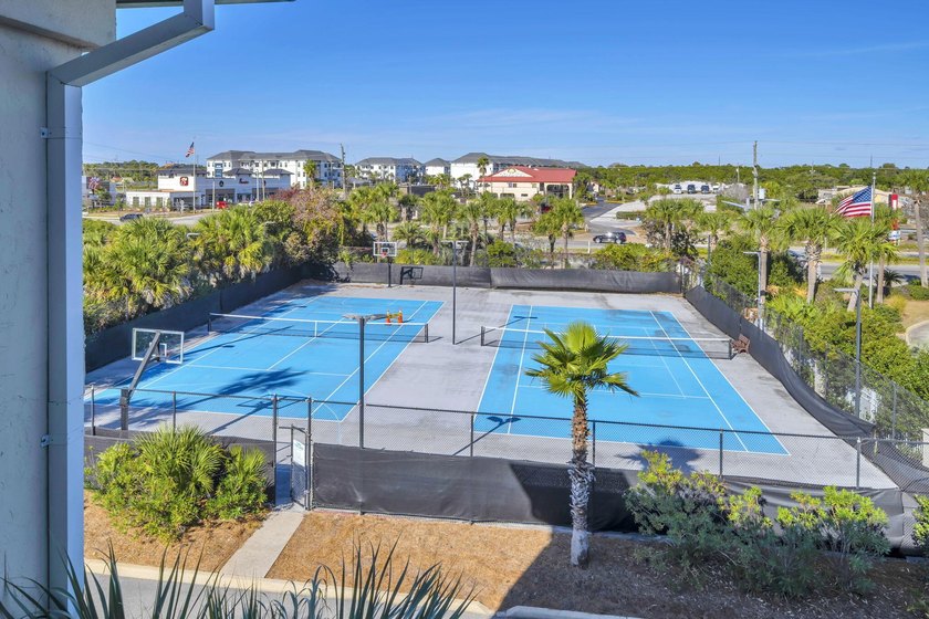 Live the Destin lifestyle from this beautifully updated - photo 33