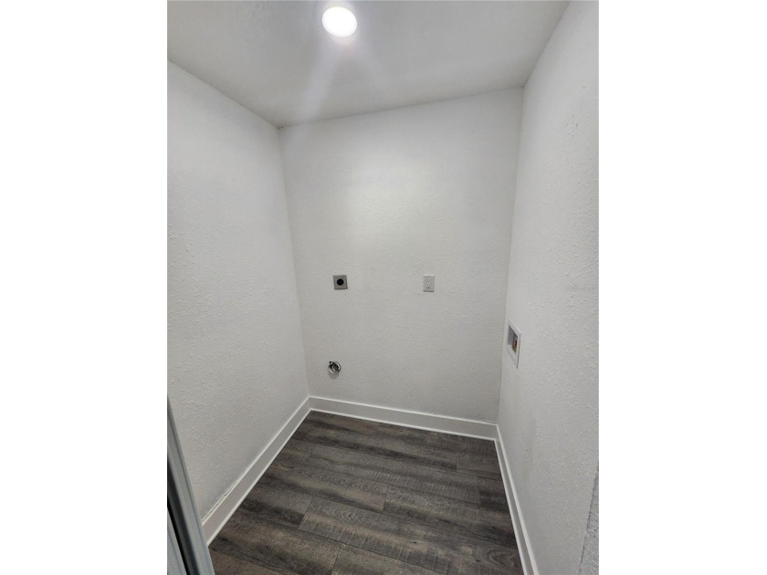 8 Unit Duplex portfolio in South Bradenton. There are a total of - photo 34