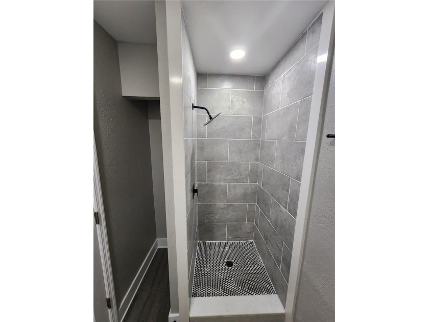 8 Unit Duplex portfolio in South Bradenton. There are a total of - photo 36