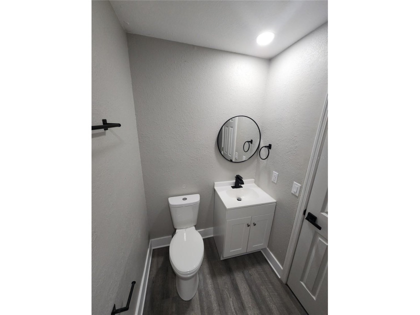 8 Unit Duplex portfolio in South Bradenton. There are a total of - photo 37