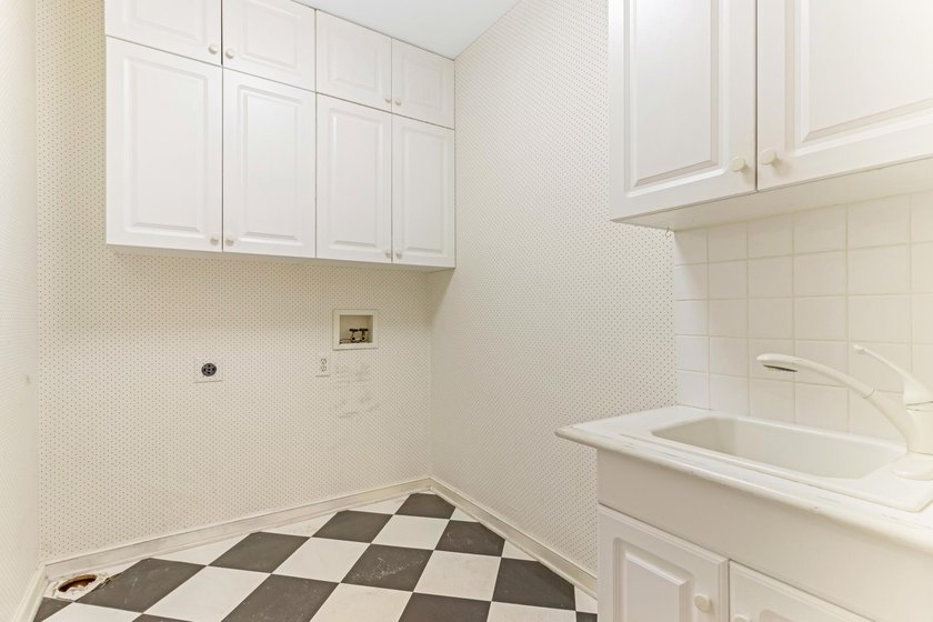 Classic architecture. Refined living. An exceptional setting - photo 37