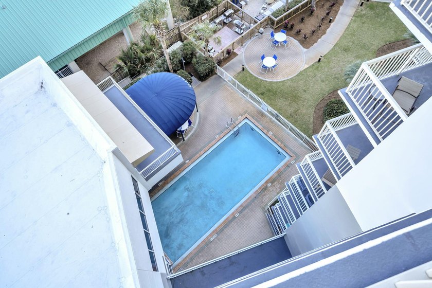 Live the Destin lifestyle from this beautifully updated - photo 38