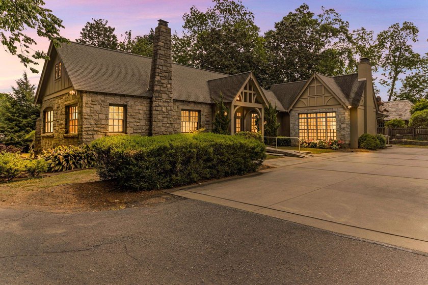 Classic architecture. Refined living. An exceptional setting - photo 38