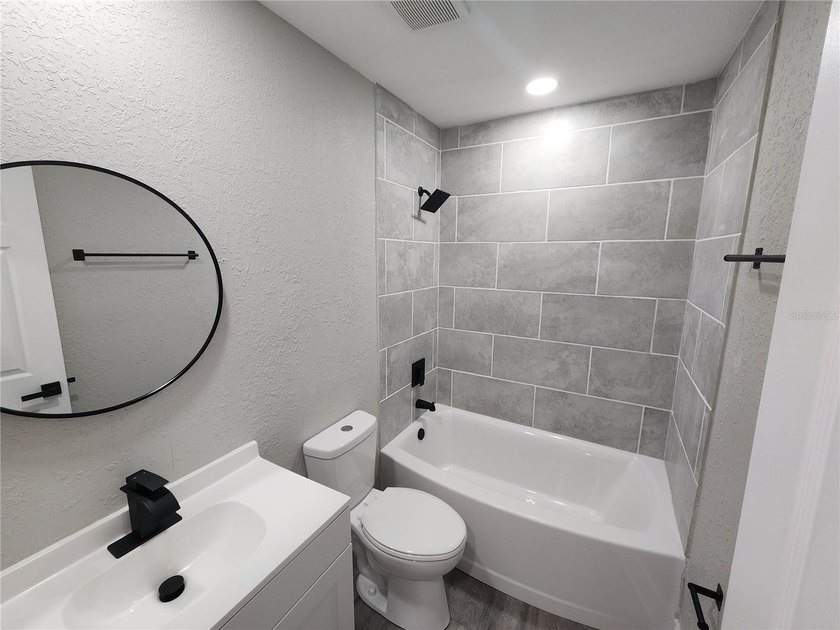 8 Unit Duplex portfolio in South Bradenton. There are a total of - photo 42