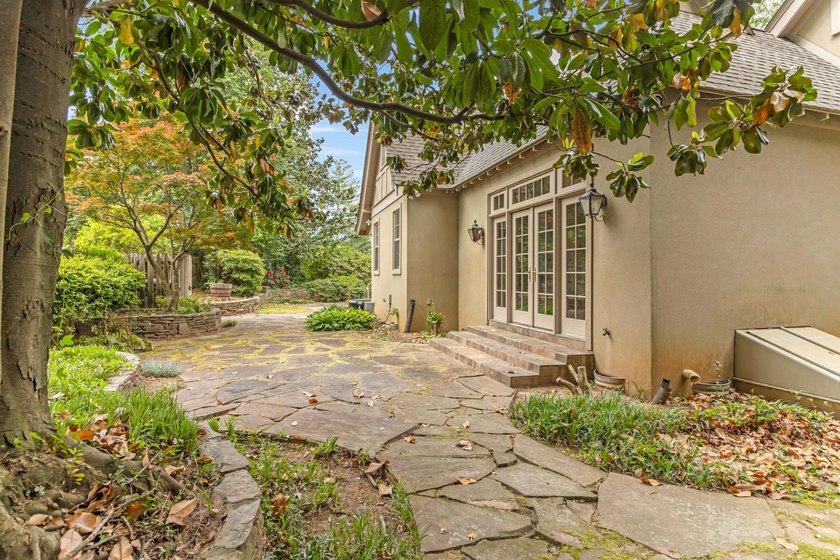 Classic architecture. Refined living. An exceptional setting - photo 44