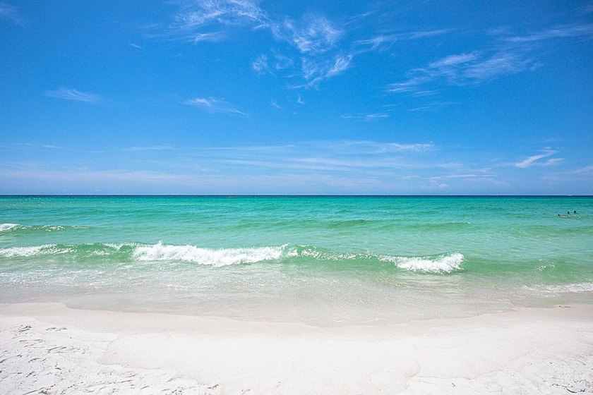Live the Destin lifestyle from this beautifully updated - photo 45