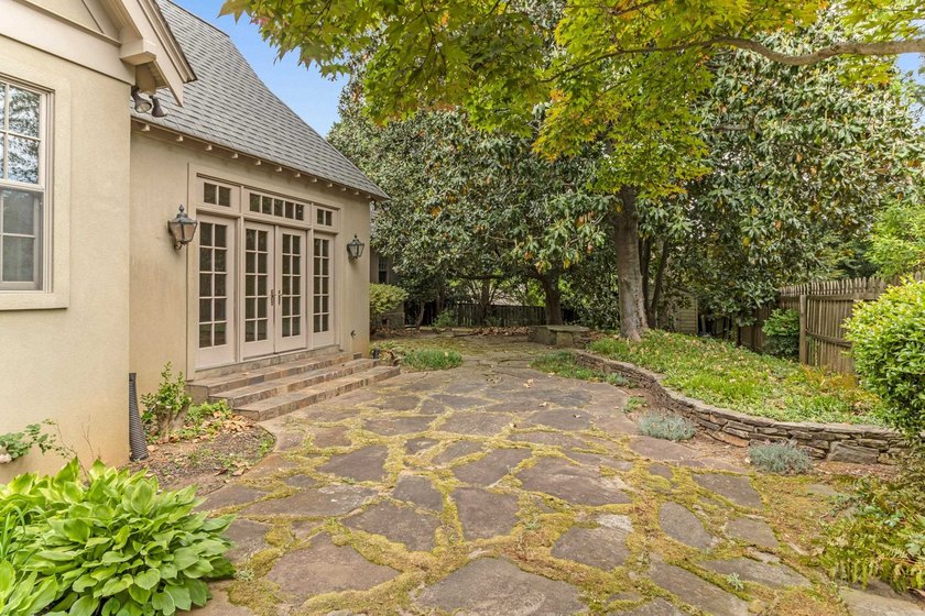 Classic architecture. Refined living. An exceptional setting - photo 45