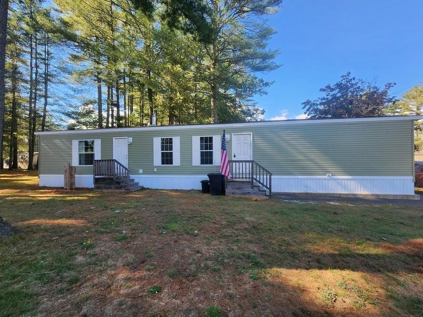 Affordable one-floor living in this like new 2023 manufactured - photo 3