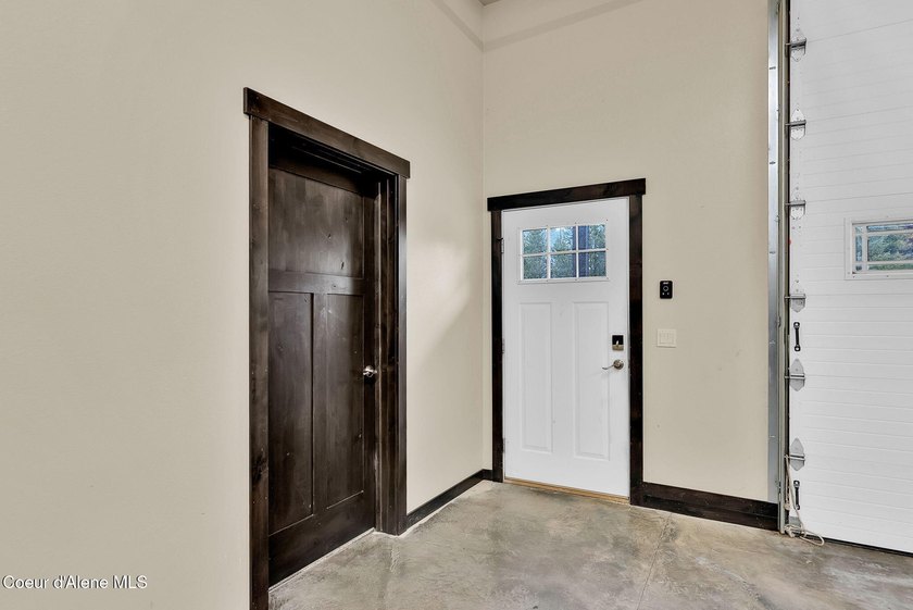 Set on 2.68 acres, this 3,200 sq. ft. shop house offers space - photo 4