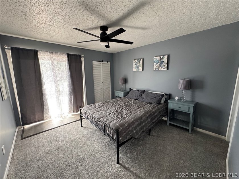 Lakefront 2 bedroom 2 bath fully furnished condo close to many - photo 11