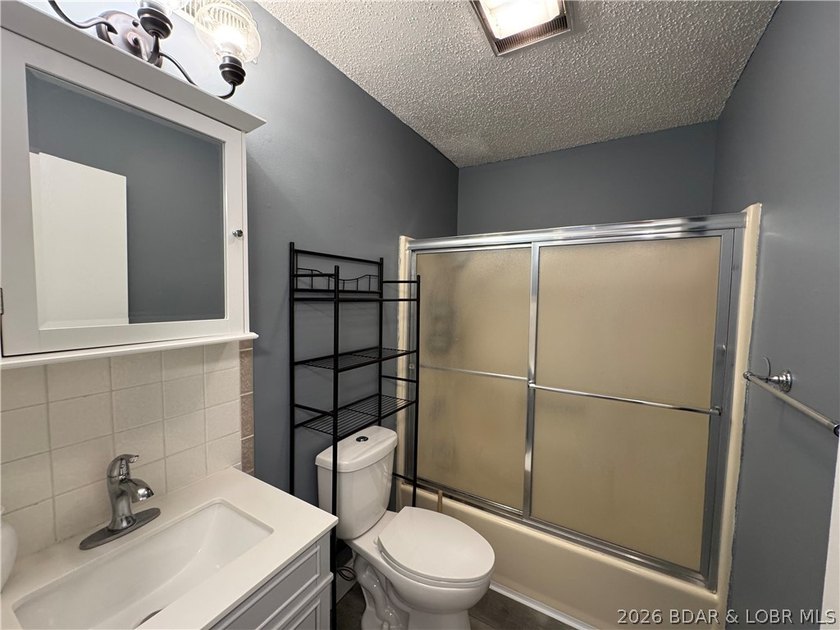 Lakefront 2 bedroom 2 bath fully furnished condo close to many - photo 14