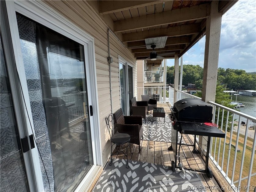 Lakefront 2 bedroom 2 bath fully furnished condo close to many - photo 15