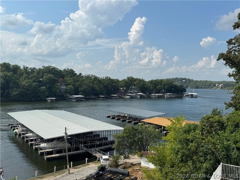 Lakefront 2 bedroom 2 bath fully furnished condo close to many - photo 16