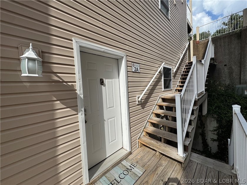 Lakefront 2 bedroom 2 bath fully furnished condo close to many - photo 20