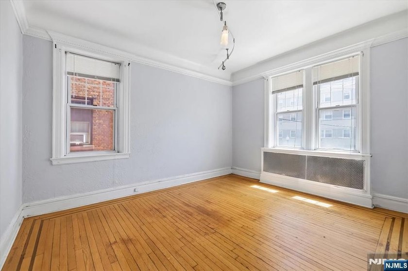 Enjoy easy living in this bright and inviting 550 sq ft - photo 22